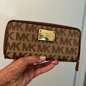 Michael Kors walket
